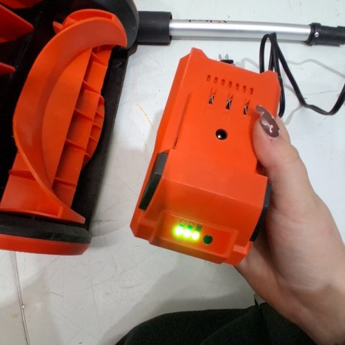 VOLTASK CORDLESS ELECTRIC SNOW SHOVEL WITH 1 BATTERY & CHARGER - 13" - 24V - BLACK/ORANGE (MODEL: CSS001-130OR-CAVK/SS-20B) image 2