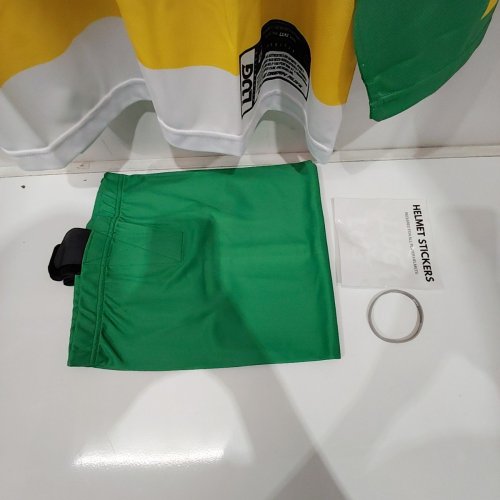 MENS LUG NORTHERN STARS HOCKEY JERSEY AND SOCKS - #19 - LARGE - GREEN image 4