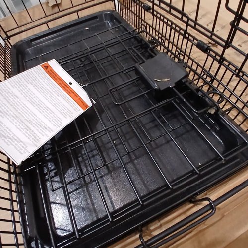 AMAZON BASICS DURABLE FOLDABLE METAL WIRE PET CRATE WITH TRAY - 22" X 16" X 13" - BLACK image 3