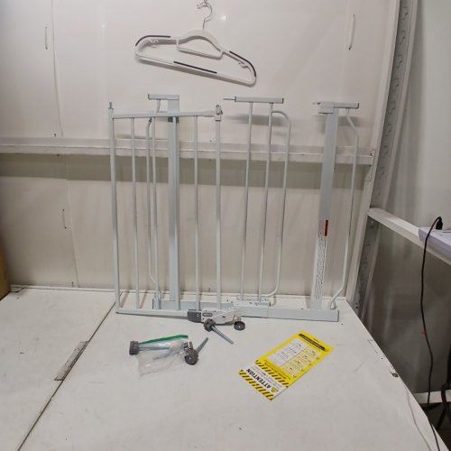 REGALO EASY STEP SAFETY GATE - 29"- 38.5" - WHITE (MODEL: 1160-DS) image 2