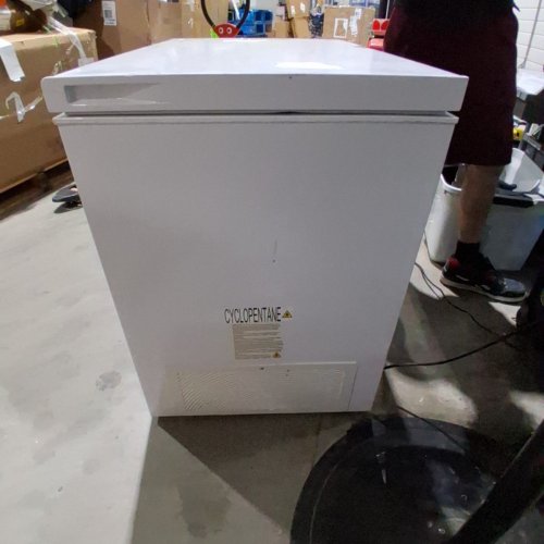 HISENSE GARAGE CHEST FREEZER/REFRIGERATOR - 8.8CU.FT - WHITE - (MODEL: FC88D6CWD) image 7