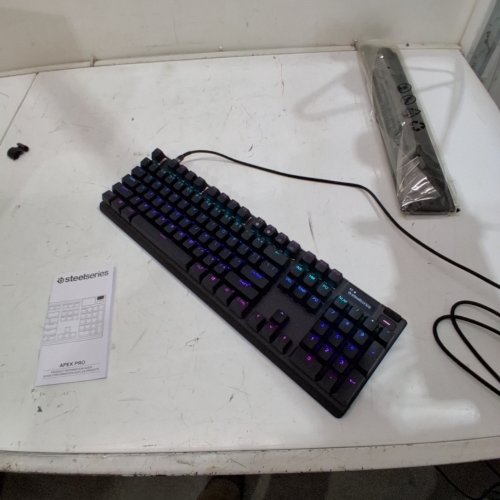 STEELSERIES USB C OMINPOINT 3.0 APEX PRO GEN 3 BACKLIT MECHANICAL ERGONOMIC GAMING KEYBOARD - FULL SIZE - BLACK (MODEL: 64895) image 3