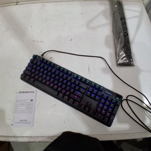STEELSERIES USB C OMINPOINT 3.0 APEX PRO GEN 3 BACKLIT MECHANICAL ERGONOMIC GAMING KEYBOARD - FULL SIZE - BLACK (MODEL: 64895) image 5
