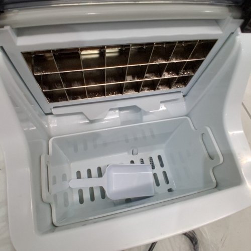 COUNTERTOP ICE MAKER WITH ICE SCOOP AND BASKET - 24 CUBES - 45LBS - SILVER (MODEL: HZB-20AF/S) image 4