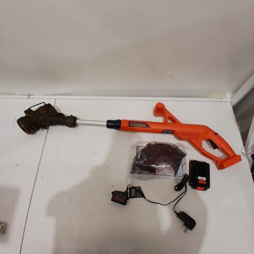 BLACK+DECKER STRING TRIMMER/EDGER - 20V 10" - BLACK/ORANGE (MODEL: LST201) image 3