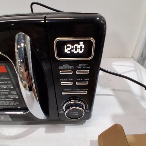 GALANZ RETRO STYLE COUNTERTOP MICROWAVE OVEN - 0.7CU.FT - BLACK (MODEL: GLCMKZ07BKR07) image 2