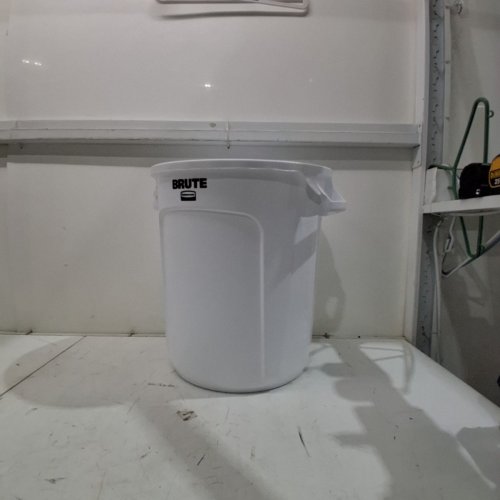 RUBBERMAID BRUTE PLASTIC TRASH CAN - 20GAL - WHITE (MODEL: FG262000WHT) image 2