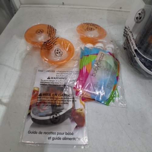 7PC BABYBREZZA FOOD MAKER COMPLETE WITH 3 EASY FILL FOOD POUCHES & FUNNELS - WHITE (MODEL: BRZ00141) image 4