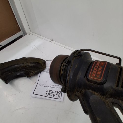 BLACK+DECKER STRING TRIMMER/EDGER - 10" - 20V - BLACK/ORANGE (MODEL: LST201) image 2