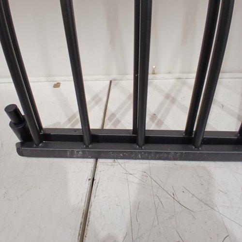 MUNCHKIN PUSH TO CLOSE EXTENDING SAFETY GATE - 29" X 28.5" - 45" - BLACK (MODEL: MK0001 REV4) image 4