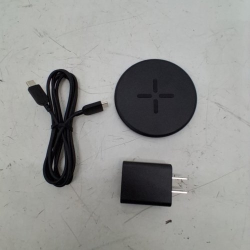 ONN WIRELESS CHARGING PAD CASE FRIENDLY - 10W - 5FT - BLACK (MODEL: WIABLK100139814) image 3