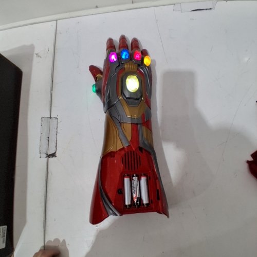 MARVEL AVENGERS ENDGAME "THE INFINITY SAGA" ARTICULATED IRON MAN GAUNTLET WITH LIGHTS, SOUNDS & INFINITY STONES - RIGHT HAND image 3