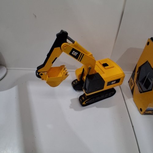 CAT MASSIVE MOVER REMOTE CONTROL RC STEEL EXCAVATOR - BLACK/YELLOW (MODEL: 1851476) image 2
