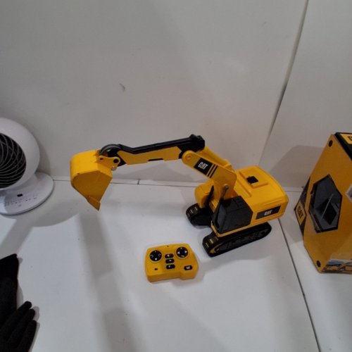 CAT MASSIVE MOVER REMOTE CONTROL RC STEEL EXCAVATOR - BLACK/YELLOW (MODEL: 1851476) image 3