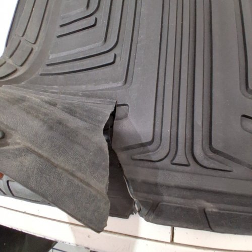4PC AMAZON BASICS ALL-SEASON RUBBER FLOOR MATS FOR CARS, SUVS, AND TRUCKS - BLACK image 3