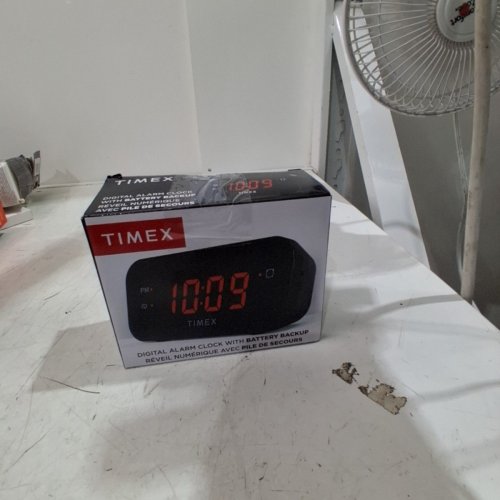 TIMEX ALARM CLOCK WITH 0.7-INCH RED DISPLAY IN BLACK image 4