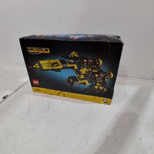 LEGO BLACKTRON RENEGADE BUILDING SET - 1151 PCS - BLACK / YELLOW (MODEL: 10355) image 2