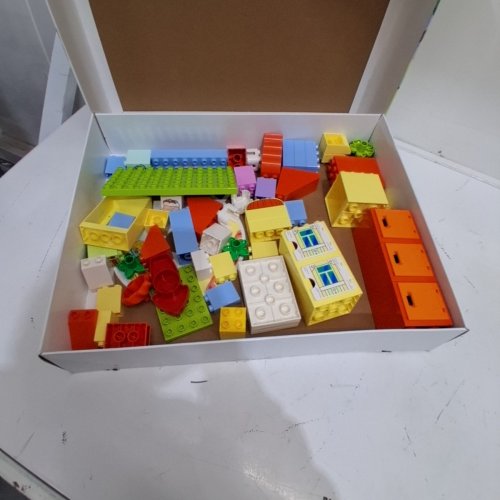 83PC LEGO DUPLO BLUEYS FAMILY HOUSE - AGES 3+ (MODEL: 10459) image 2