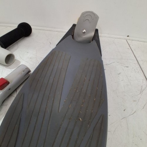 HURLEY 3-WHEEL BEGINNER SCOOTER- YELLOW / GREY image 4