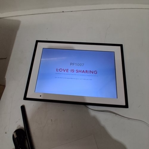 WI-FI TOUCHSCREEN DIGITAL PHOTO FRAME - 10.1" - BLACK AND WHITE (MODEL: PF1007) image 2