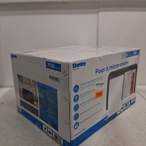DANBY COUNTERTOP MICROWAVE - 0.7 CU.FT. - BLACK (MODEL: DBMW0721BBB) image 2