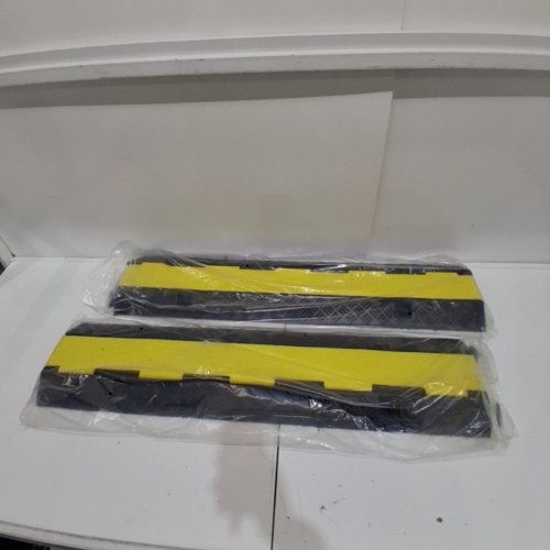 2PK VEVOR HEAVY DUTY RUBBER CABLE PROTECTOR RAMP - 12000LBS /AXLE CAPACITY - 38.58" X 9.45" X 1.77" - BLACK/YELLOW (MODEL: ‎RUBBER3PCS / CP-R02-3) image 2