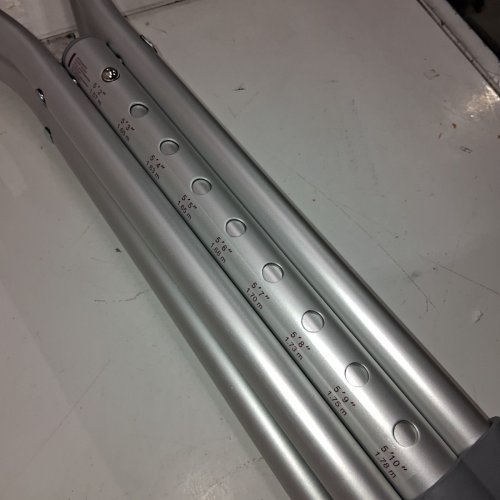 MEDLINE GUARDIAN STANDARD ALUMINUM ADJUSTABLE CRUTCHES - 5.2FT TO 5.10FT - ALUMINUM (MODEL: MDSV80535) image 4