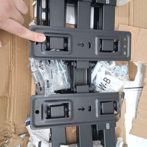 VIVO FULL MOTION ARTICULATING BRACKET CORNER TV WALL MOUNT - 37"- 70" TV - BLACK (MODEL: MOUNT-CR70C) image 3