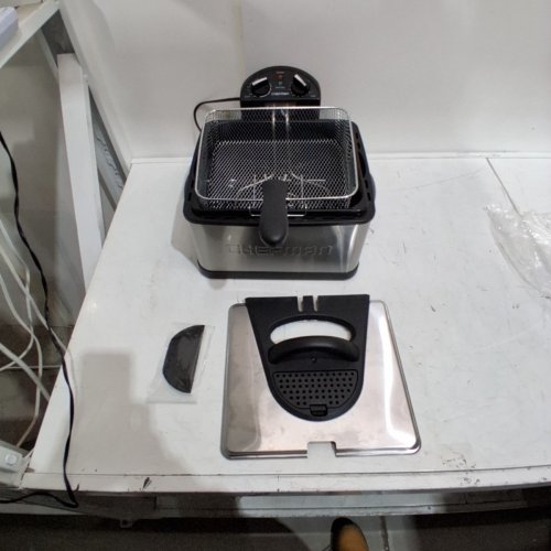 CHEFMAN JUMBO SIZE DEEP FRYER WITH TEMPERATURE CONTROL - 4.5QT - STAINLESS STEEL/BLACK (MODEL: RJ07-45-SS) image 3