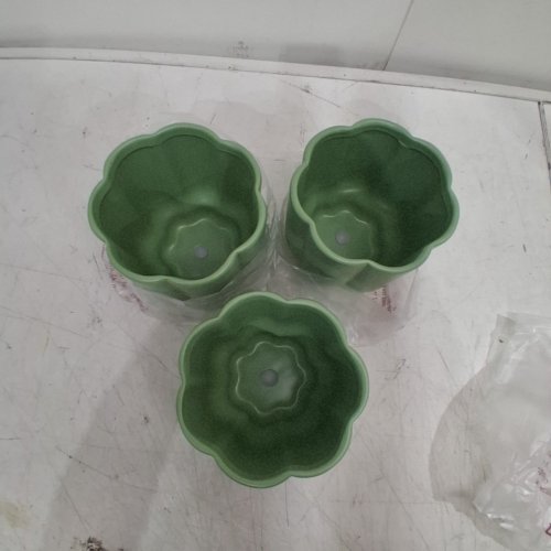 3 ROOM ESSENTIALS SCALLOPED CERAMIC PLANTER - 5" - GREEN image 4