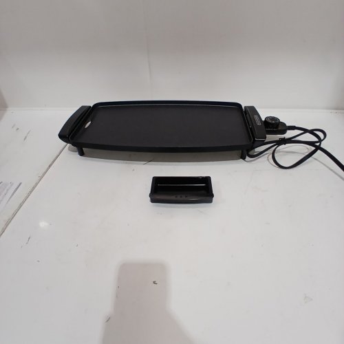 BLACK + DECKER FAMILY SIZE ELECTRIC GRIDDLE WITH REMOVABLE TRAY - 10'' X 18" - BLACK (MODEL: GD1810BC/GD1810BS) image 2