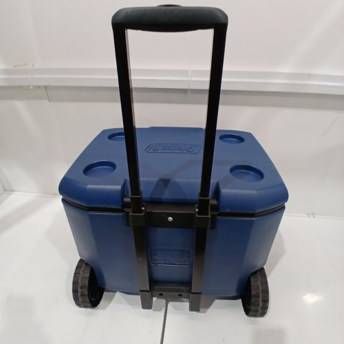 COLEMAN CHILLER COOLER WITH WHEELS - 60QT/57L - DARK BLUE/BLACK (MODEL: 2231508) image 4