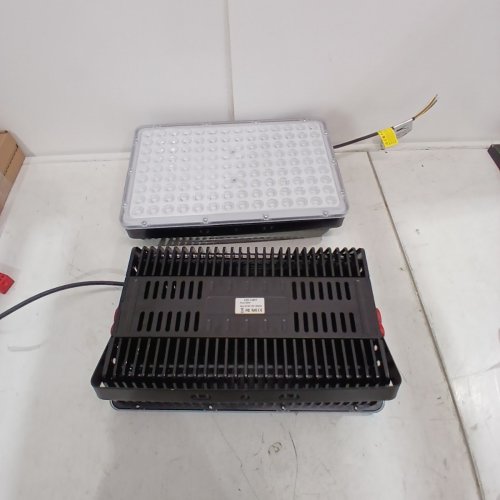 2PK HARD-WIRED LED FLOOD LIGHT - 400W, AC 100-120 V 50/60HZ - 13" X 9" image 3