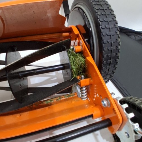 LAWNMASTER ENVIRONMENTALLY FRIENDLY MOTORLESS PUSH REEL LAWN MOWER - 18" - 5" BLADE - ORANGE (MODEL: LMRM1801) image 3