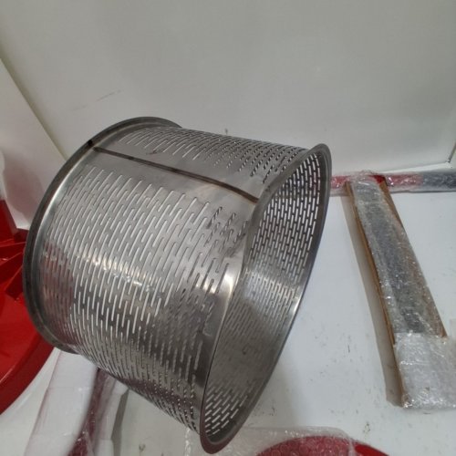 VEVOR MANUAL FRUIT WINE PRESS - 2.38 GAL/9L - RED (MODEL: LD-BP0902) image 3