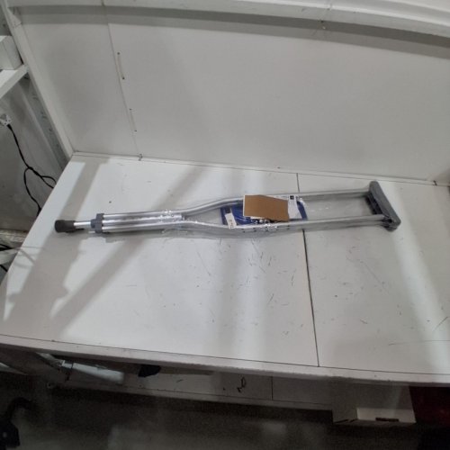 MEDLINE GUARDIAN STANDARD ALUMINUM ADJUSTABLE CRUTCHES - 5.2FT TO 5.10FT - ALUMINUM (MODEL: MDSV80535) image 2