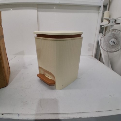 SMALL PLASTIC PEDAL WASTEBASKET TRASH CAN - 11.3" - BEIGE/BROWN image 2