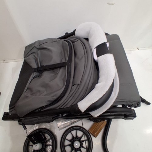 GROMAST ILITE COMPACT LIGHTWEIGHT TRAVEL STROLLER - BLACK/GREY (MODEL : A1) image 3