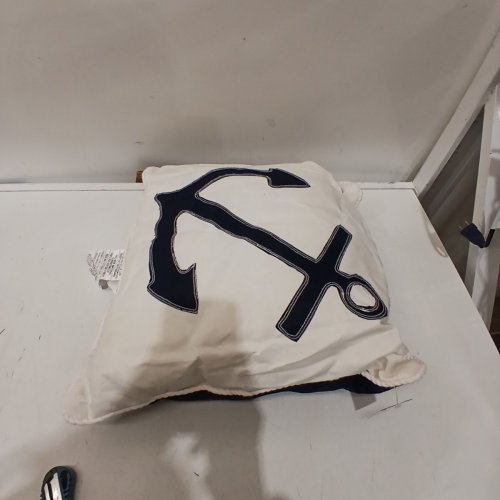 THRESHOLD TOSS PILLOW - 18" X 18" - WHITE AND NAVY image 3