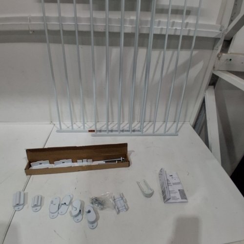 REGALO EXTRA WIDE 2-IN-1 TOP OF STAIRWAY & HALLWAY SAFETY GATE WITH MOUNTING KIT - 24"-40.5" X 28.75" - WHITE (MODEL : 1250DS) image 2