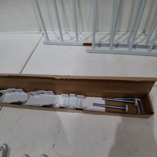 REGALO EXTRA WIDE 2-IN-1 TOP OF STAIRWAY & HALLWAY SAFETY GATE WITH MOUNTING KIT - 24"-40.5" X 28.75" - WHITE (MODEL : 1250DS) image 3