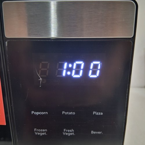 FRIGIDAIRE MICROWAVE OVEN - 0. 9CU.FT - 900W - STAINLESS STEEL (MODEL: EMW959-C) image 2