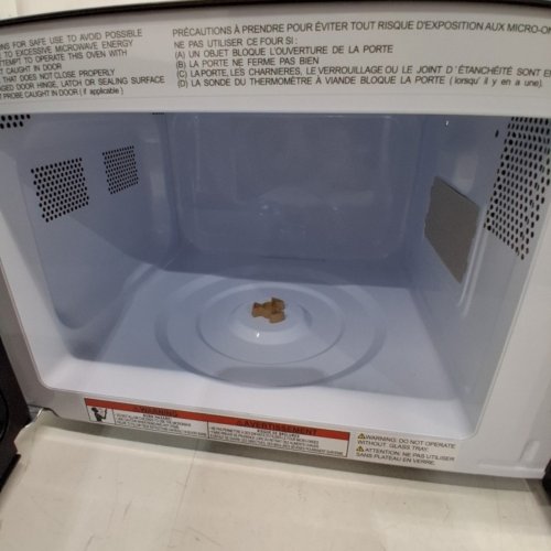 FRIGIDAIRE RETRO MICROWAVE OVEN - 0.7CU.FT - 700W - RETRO BLACK/GOLD (MODEL: EMW788-BLACKGLD) image 4