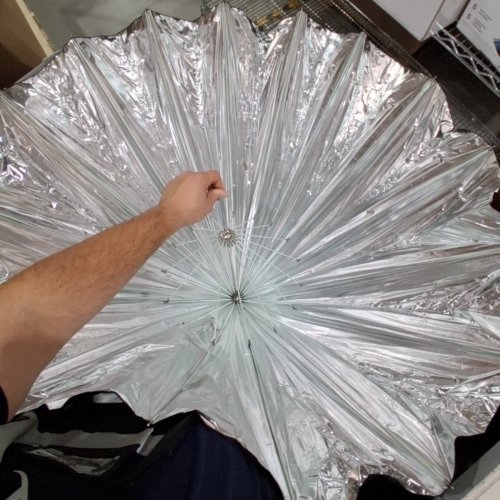 NEEWER PARABOLIC REFLECTIVE UMBRELLA PHOTOGRAPHY WITH WHITE INNER, SOFT LIGHTING WITH DIFFUSER COVER - 71" (MODEL: NS4U) image 4