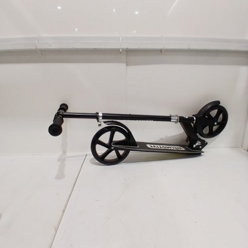 WELMOTIVE KICK SCOOTER WITH ADJUSTABLE HANDLE BARS - 220 LBS MAX - BLACK (MODEL: D009) image 2
