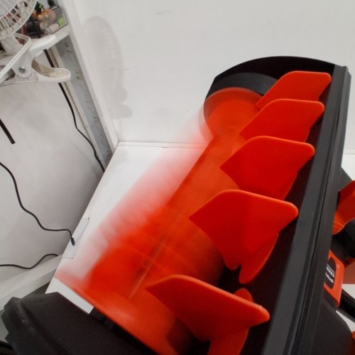 VOLTASK CORDLESS CORDLESS SNOW BLOWER WITH 2 BATTERIES & CHARGER - 16" - 48V - BLACK/ORANGE (MODEL: CSS004-160OR-CAVK/CSS004-160) image 2