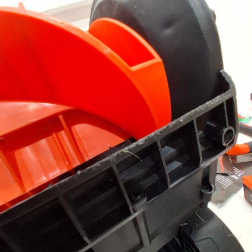 VOLTASK CORDLESS CORDLESS SNOW BLOWER WITH 2 BATTERIES & CHARGER - 16" - 48V - BLACK/ORANGE (MODEL: CSS004-160OR-CAVK/CSS004-160) image 6