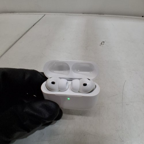 APPLE AIRPODS PRO WITH MAGSAFE CHARGING CASE (USB-C) (3ND GEN) - WHITE (MODEL: A3064) image 6