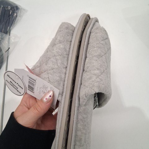 WOMEN'S TIME AND TRU MEMORY FOAM SLIPPERS - SIZE 10 - GRAY image 5