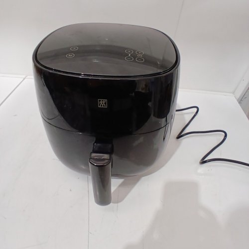 ZWILLING ELECTRICS AIR FRYER WITH 8 PROGRAMABLE SETTINGS - 4QT - BLACK (MODEL: 1024869) image 4